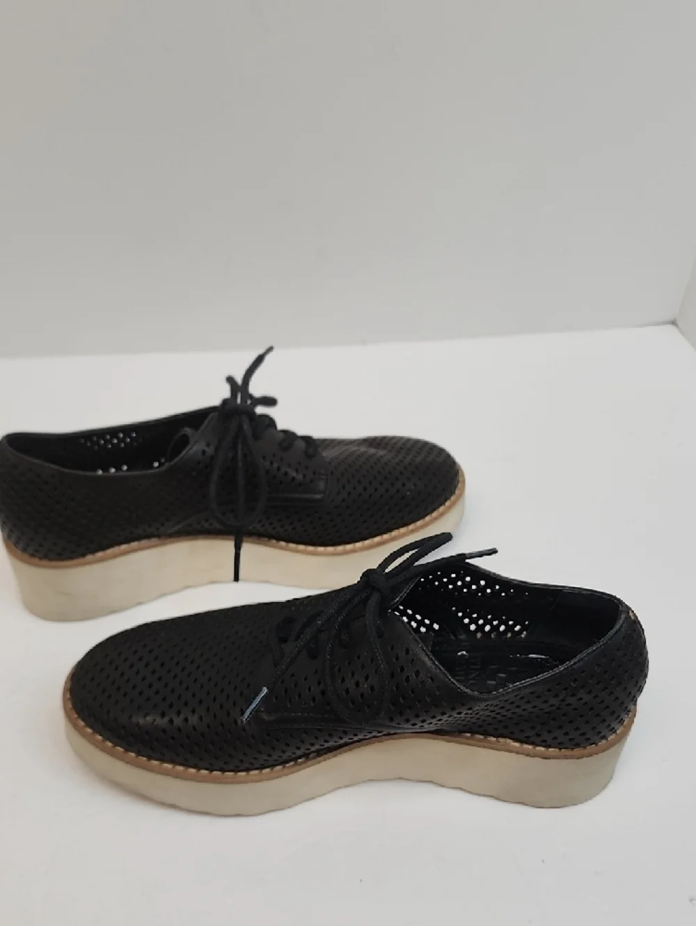 Vince Camuto Black Perforated Leather Oxford Platform Shoes Size 5
